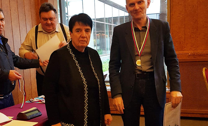Нона Гаприндашвили наградила Чемпиона ЦФО Владимира Блохина