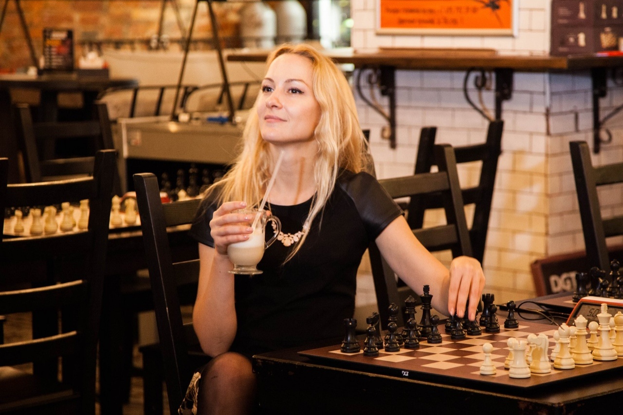 Великолепная Мария Фоминых открыла онлайн трансляцию организованную Федерацией шахмат ЦФО