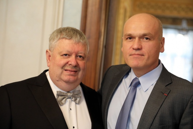 Юбиляр Игорь Бурштейн и Президент ФШР Андрей Филатов. 